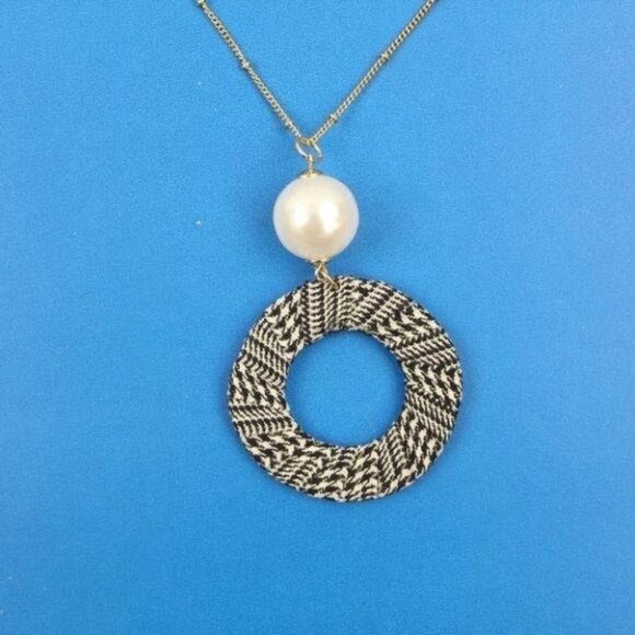Gold-Tone Imitation Pearl & Tweed Circle Necklace - Picture 4 of 4